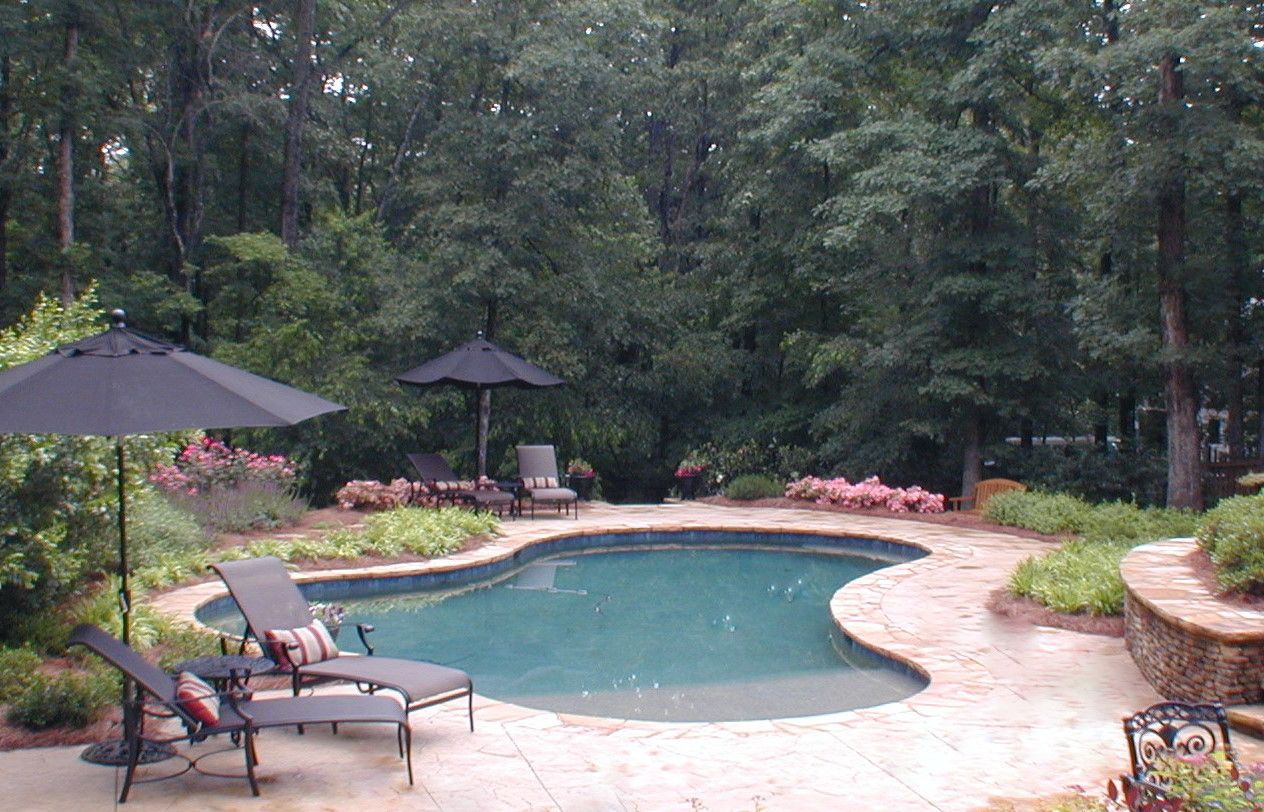 Pool with sun shelf for young kids